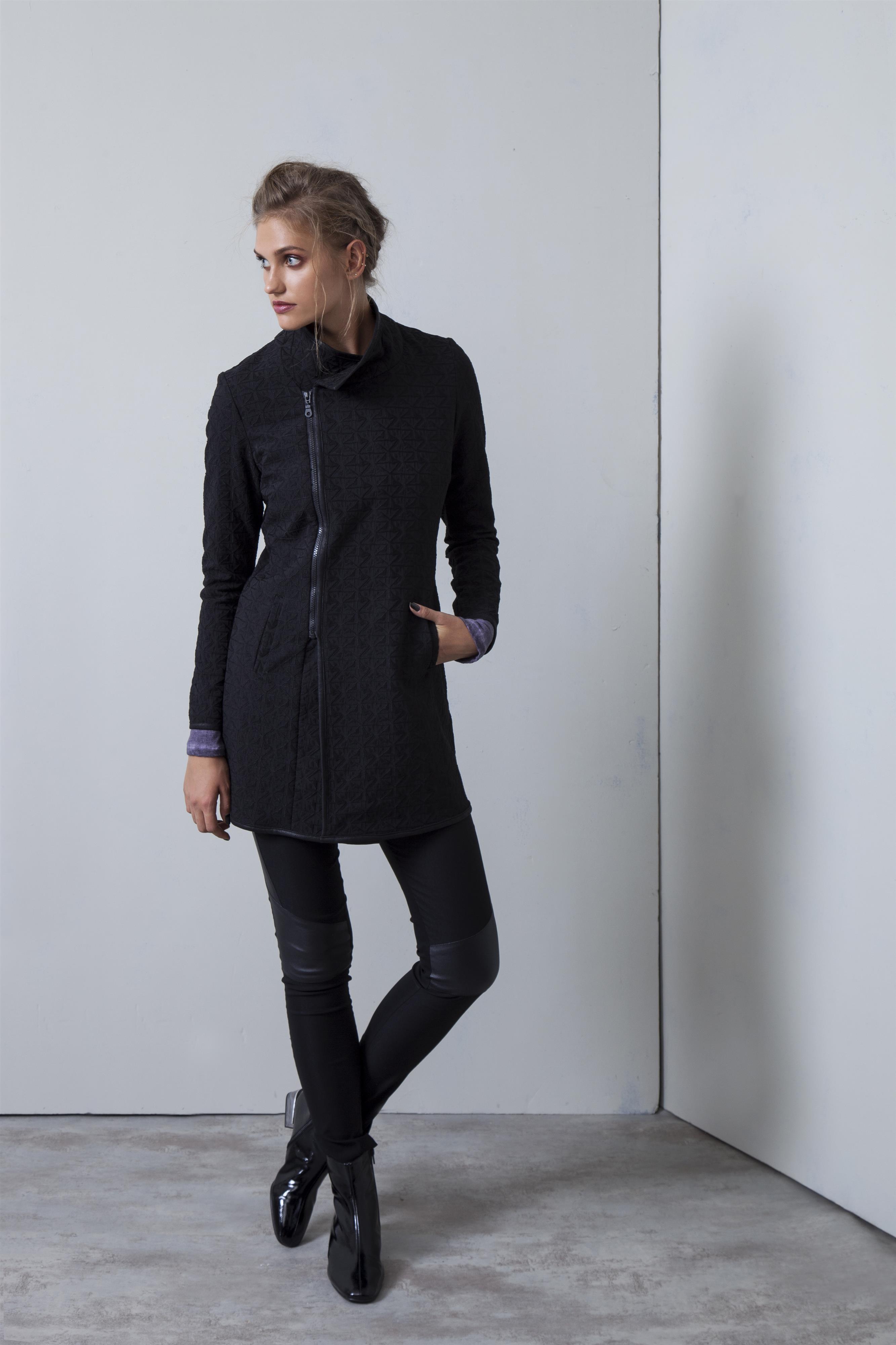 Hagit Tassa coat 759, pants 589 Ils photo Tamuz Rahman & Hadas Peretz Hagit Tassa coat 759, pants 589 Ils photo Tamuz Rahman & Hadas Peretz